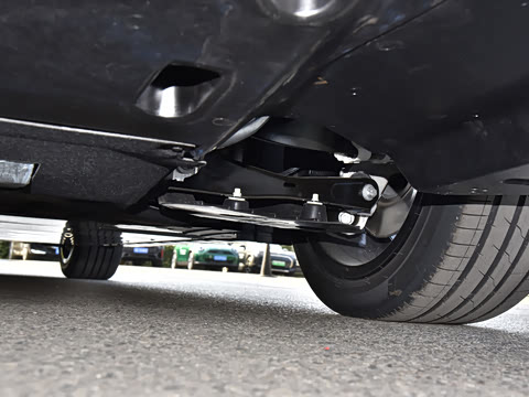 2026�� �Ŀ� eDrive 40L M�˶���װ