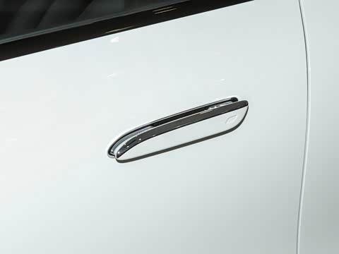 2025�� �Ŀ� E 300 ʱ�����˶���