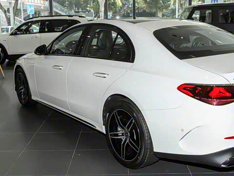 2025�� �Ŀ� E 300 ʱ�����˶���