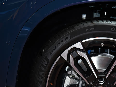 2025�� xDrive30L M�˶���ҹ��װ