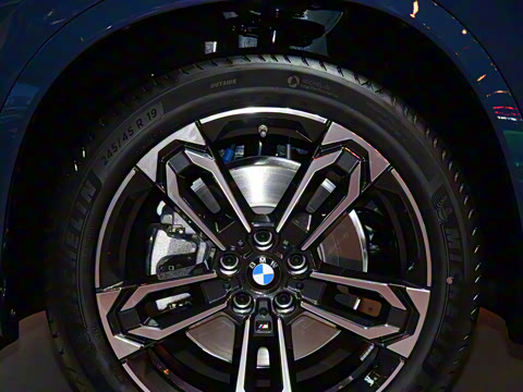 2025�� xDrive30L M�˶���ҹ��װ