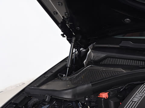 2026�� 330Li ������ M�˶���ҹ��װ