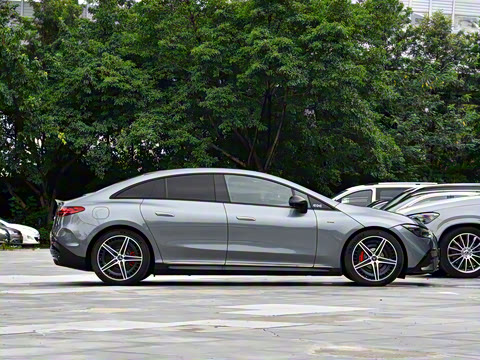 2023�� AMG EQE 53 4MATIC+