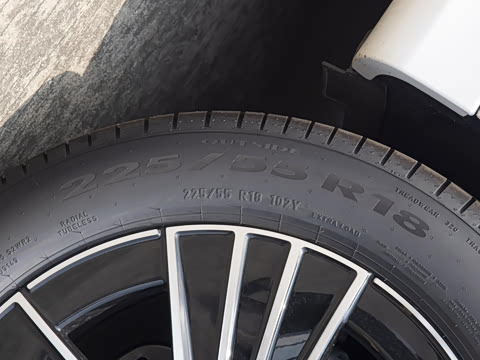 2025�� �Ŀ� E 260 L