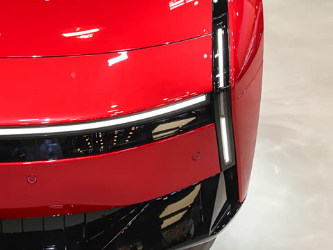 2025�� 750 ���� Max