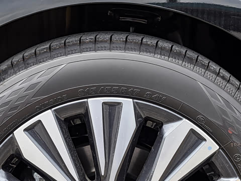 2025�� 2.0L SV �ڽ��