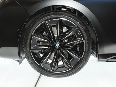 2026�� 740Li ��Ӱ��ذ� M���ܰ��˶���װ