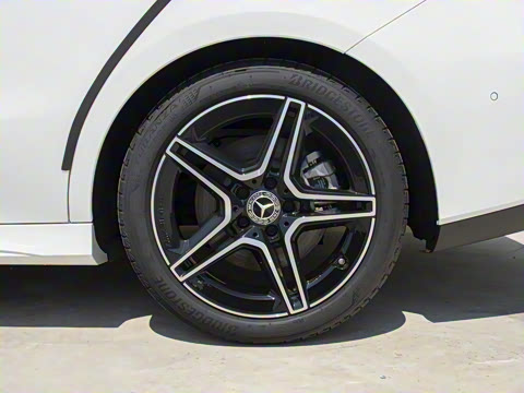 2025�� CLA 260 4MATIC ���ܳ�