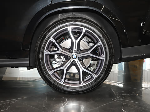 2026�� xDrive40i M�˶���װ