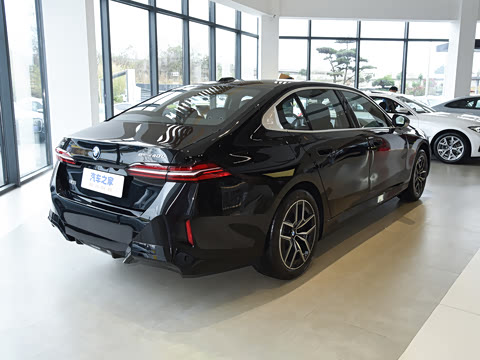 2026�� �Ŀ� eDrive 40L M�˶���װ