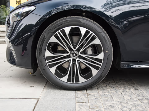 2026�� E 300 L ������