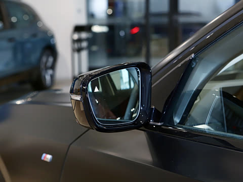 2026�� 330Li �����