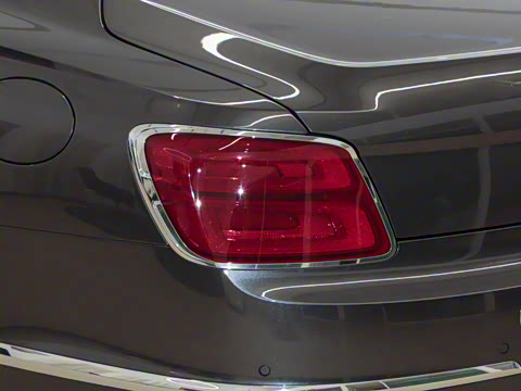 2026�� 4.0T V8 Mulliner