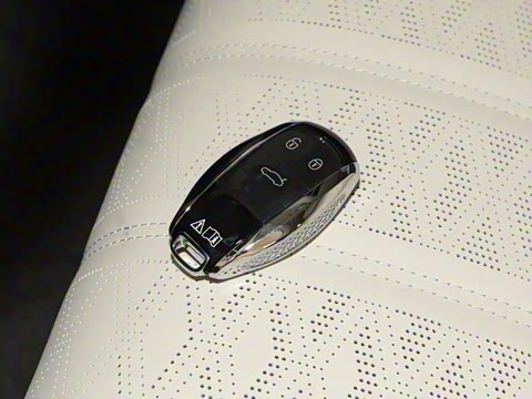 2026�� 4.0T V8 Mulliner