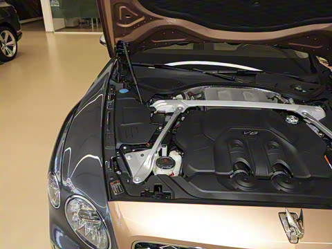 2026�� 4.0T V8 Mulliner