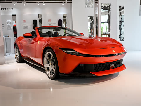 2026�� 3.9T V8 Spider