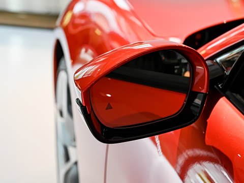 2026�� 3.9T V8 Spider