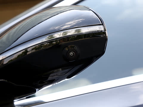 2026�� �Ŀ� E 300 L �����