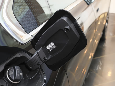 2026�� �Ŀ� 735Li M�˶���װ