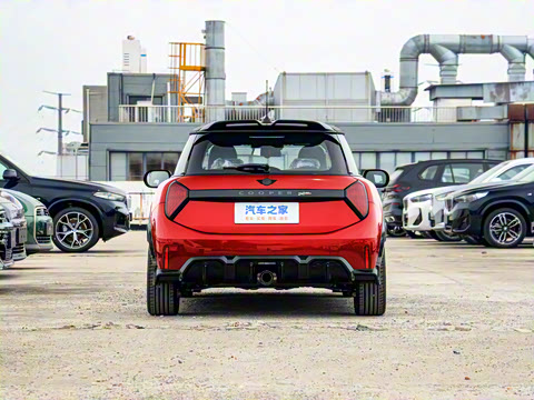 2025�� JOHN COOPER WORKS