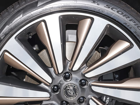 2024�� 3.0 L6 400PS SV���ٴ����ӳ��� 4��