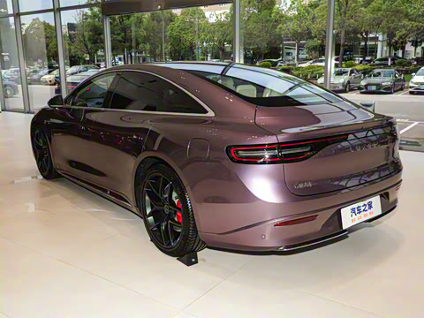 2025�� 703km Ultra�˶���