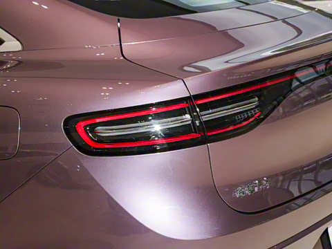 2025�� 703km Ultra�˶���