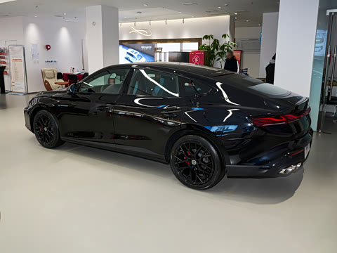 2026�� 2.0T Trophy+ �����˶���