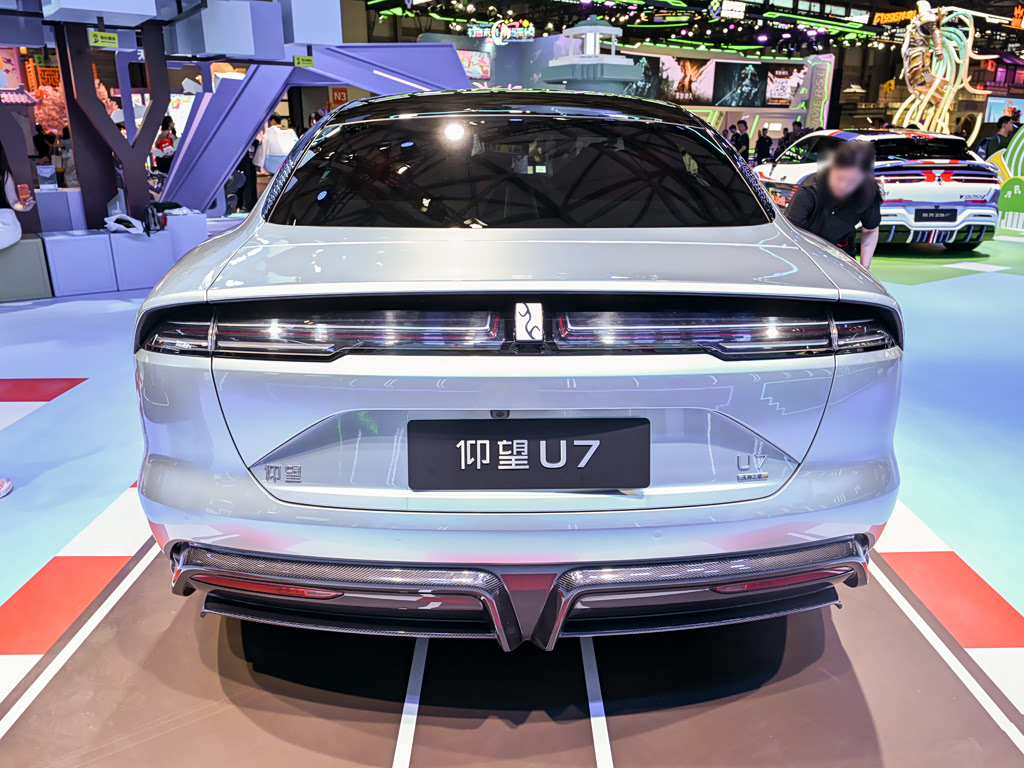 BYD Yangwang U7, Седан: фото поколения