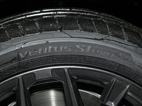 2026�� 330Li M�˶���ҹ��װ