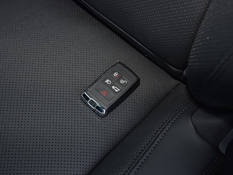 2026�� 110 3.0T P400 X-Dynamic SE