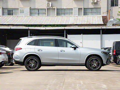 2025�� �Ŀ� GLC 260 L 4MATIC ������