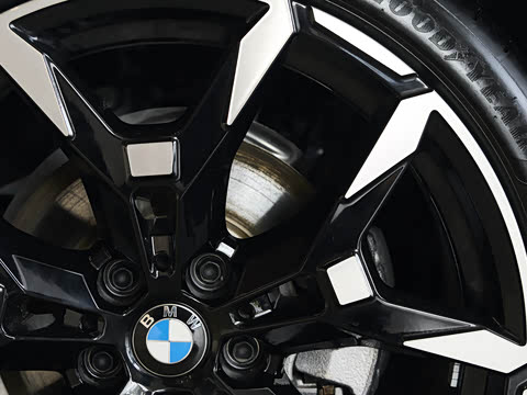 2026�� 225i M�˶���ҹ��װ