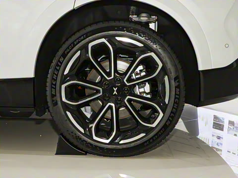 2025�� 625 ������ Max �Ƽ���