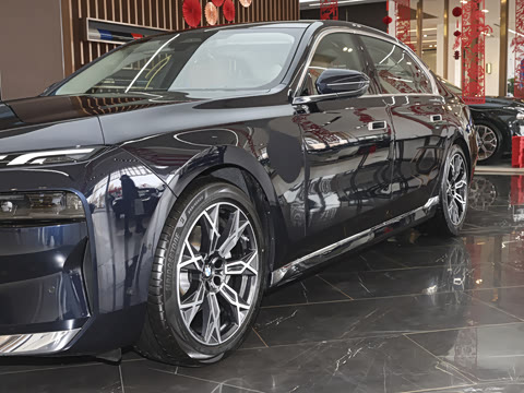 2026�� 735Li ������װ