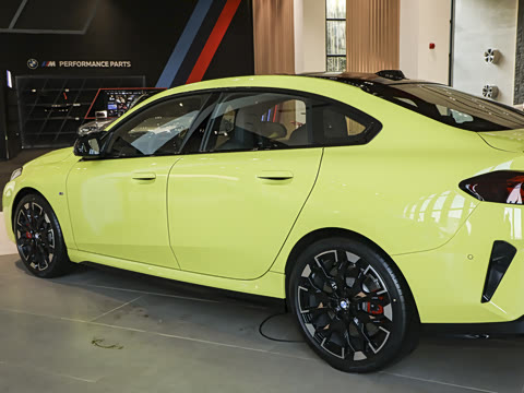 2026�� M235L