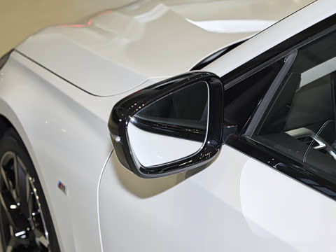 2026�� 225i M�˶���ҹ��װ