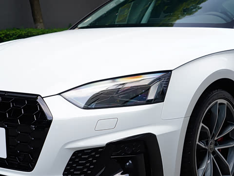 2025�� Sportback ��ذ� 40 TFSI quattro ����������
