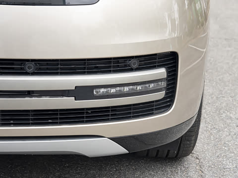 2026�� 3.0 L6 400PS SE�����