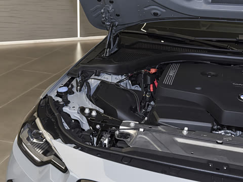 2026�� 225i M�˶���ҹ��װ