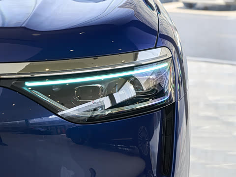 2025�� ���� Ultra�� 53.4kWh 6���� (896�߼����״