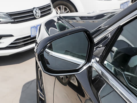 2026�� �Ŀ� 735Li ������װ