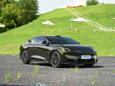 2025�� 240����Ultra�˶���