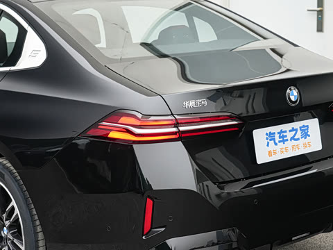 2026�� �Ŀ� 525Li M�˶���װ