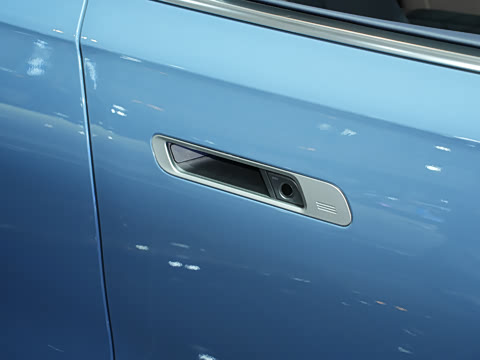 2023�� xDrive60L M�˶���װ