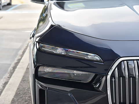 2026�� 740Li ������ M�˶���װ