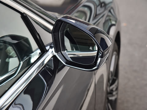 2026�� 740Li ������ M�˶���װ