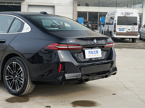 2026�� �Ŀ� 525Li M�˶���װ