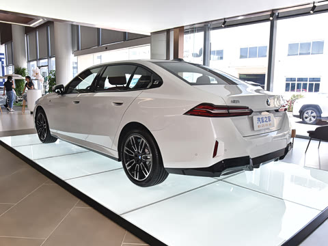 2026�� 525Li M�˶���װ