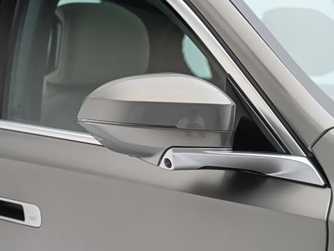 2027�� 740L �����